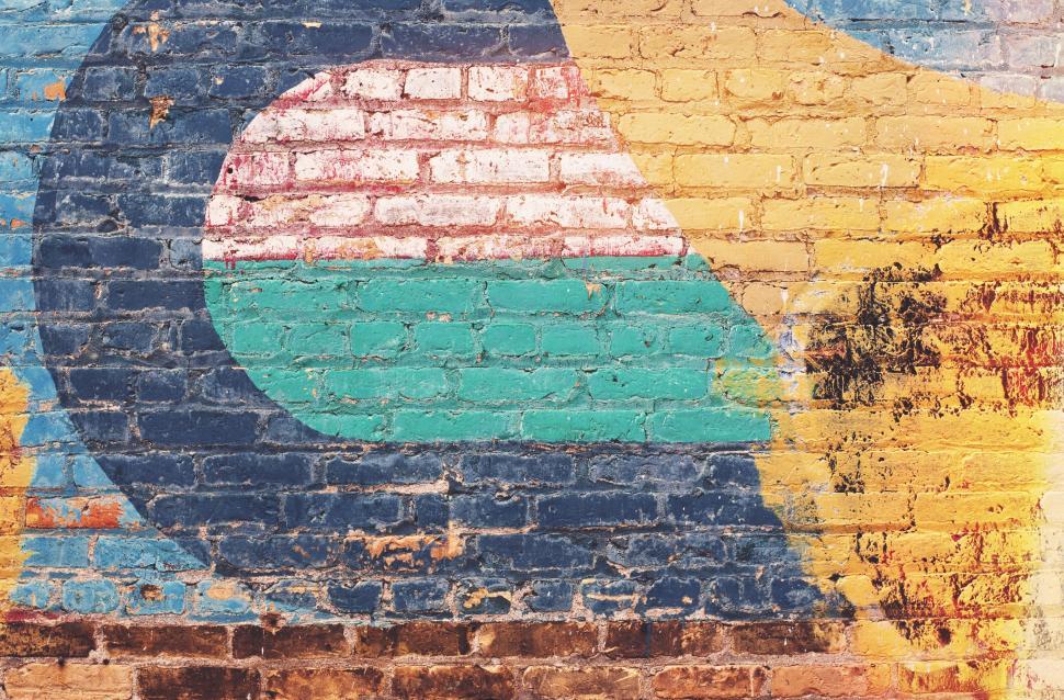 Free Image of Brick Wall With Painted Circle 