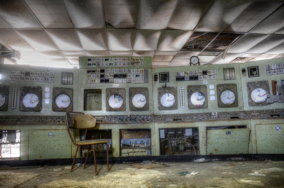Free Image of Room With Multiple Clocks on Wall 