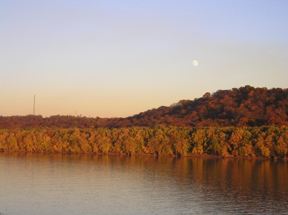 Free Image of River & Moon 