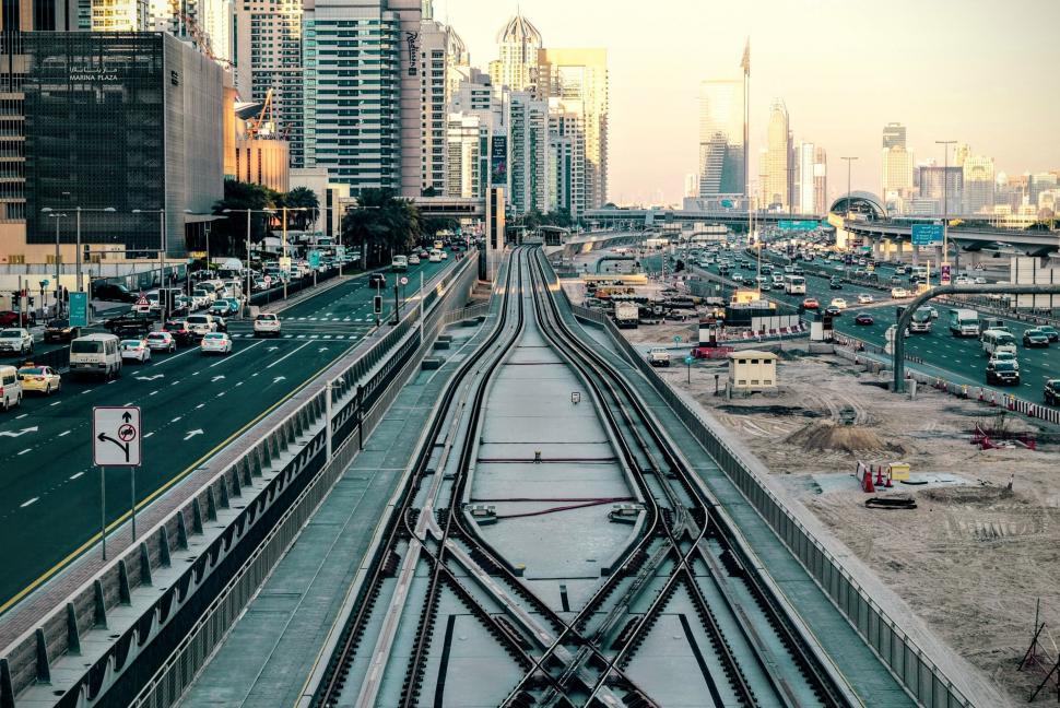 Free Image of Bustling City Street Teeming With Traffic 