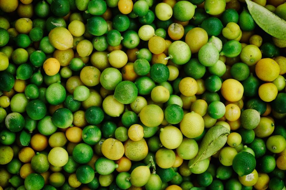 Free Image of Pile of Lemons and Limes With Green Leaves 