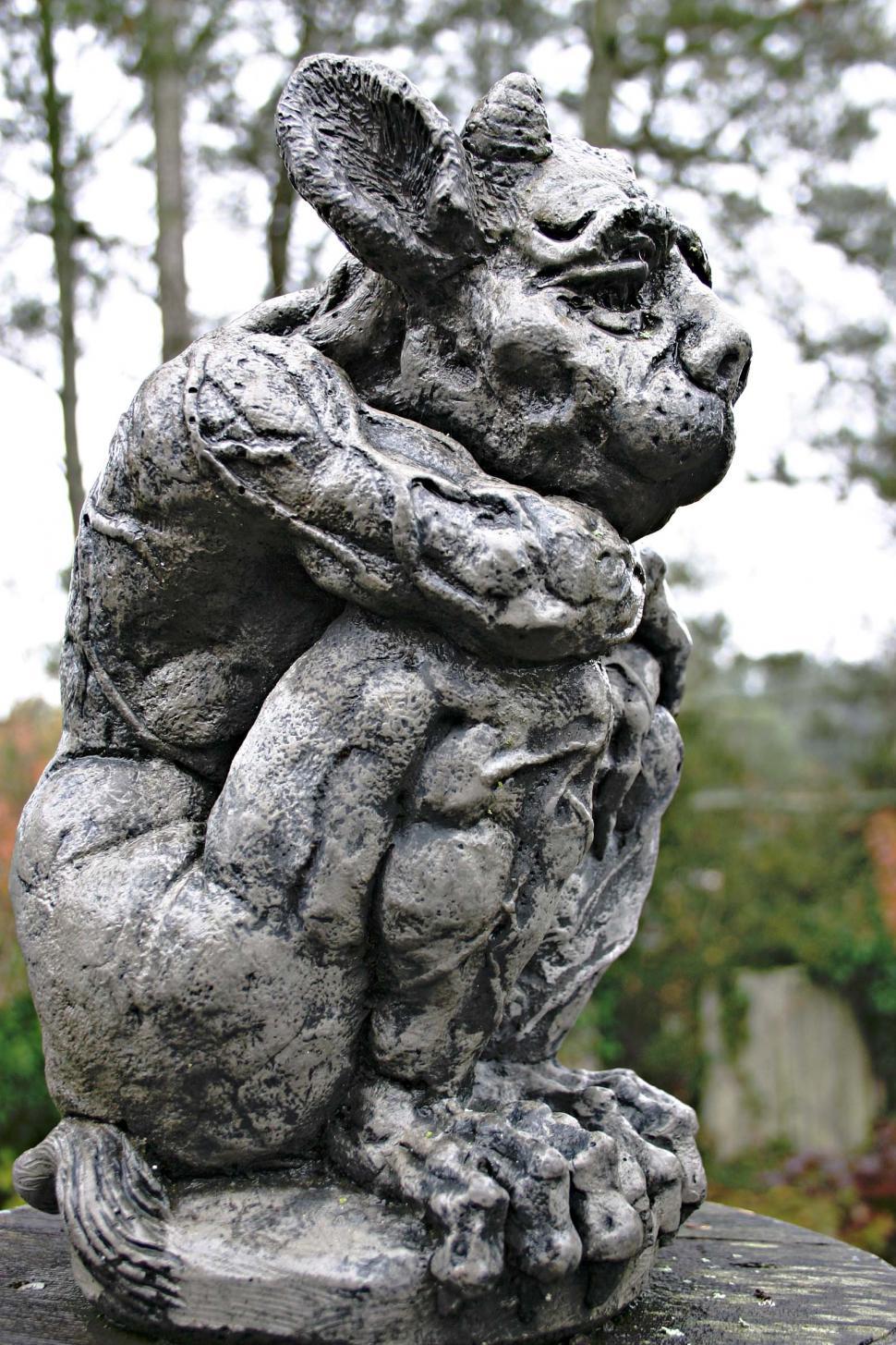 Free Image of Stone Statue of a Bear Hugging Another Bear 