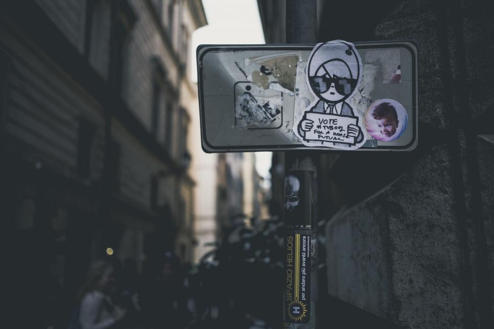 Free Image of Black and White Street Sign 