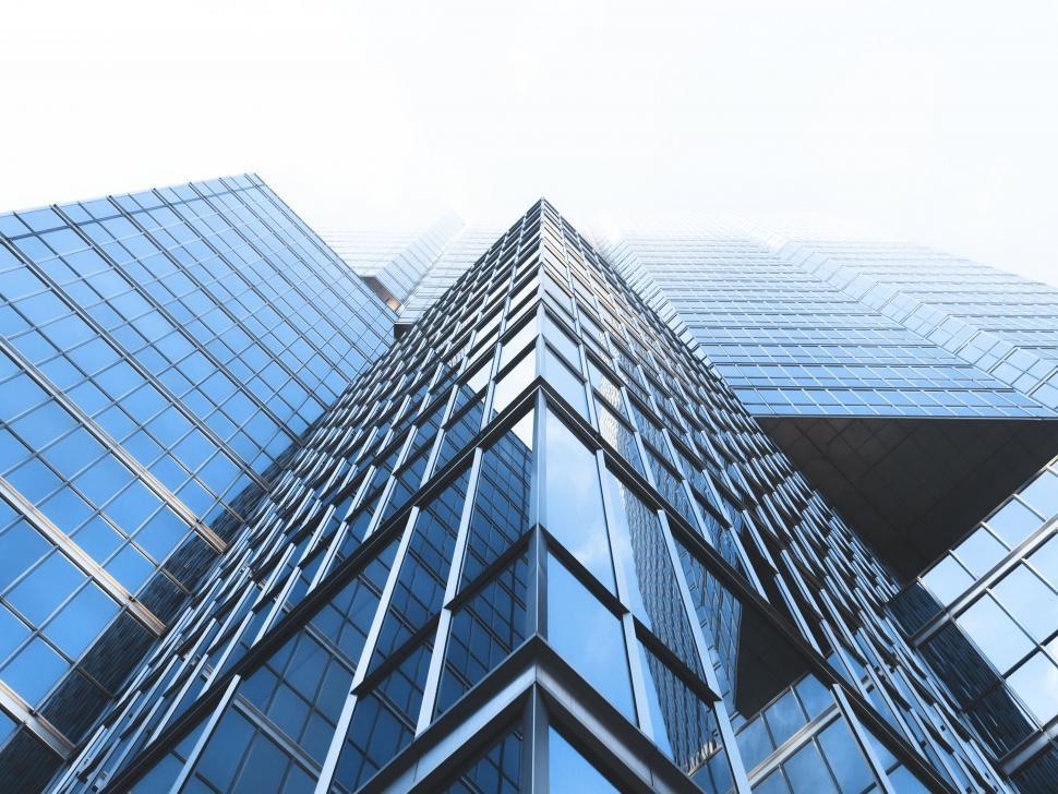 Free Image of Towering Skyscraper With Numerous Windows 