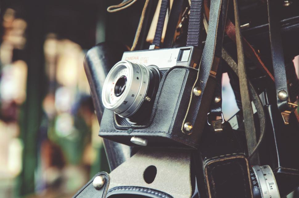 Free Image of Close-Up of Camera on Tripod 