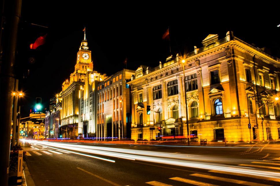 Free Image of Majestic Building With Clock Tower Illuminated in the Night 