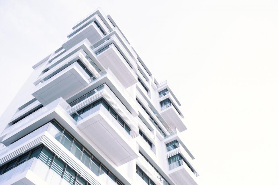 Free Image of Modern High-Rise Building With Windows and Balconies 