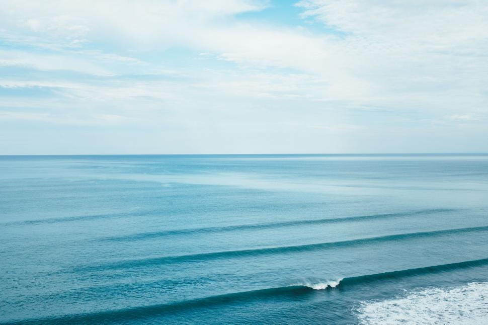 Free Image of Ocean Wave Approaching Shore 