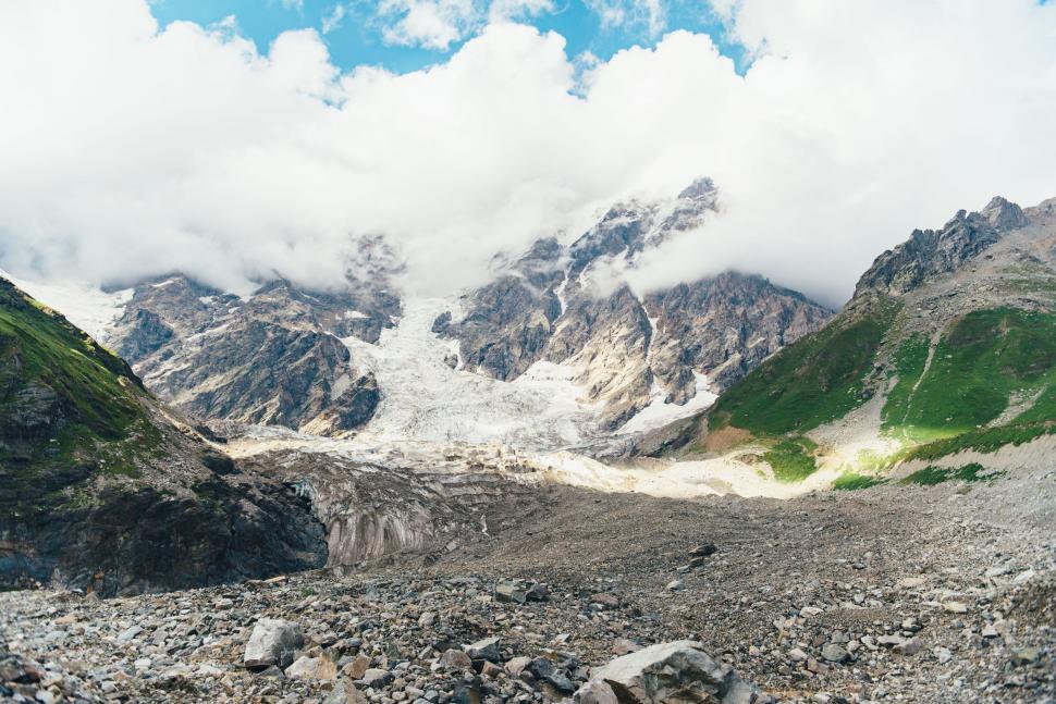 Free Image of Snow-Covered Mountains With Rocks 