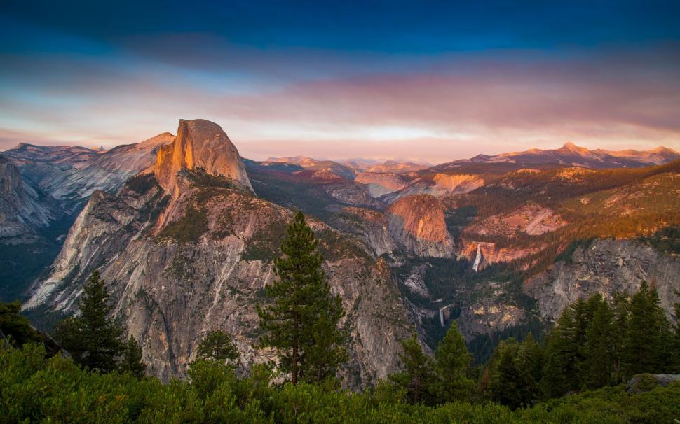 Free Image of Majestic Mountain Range With Trees and Mountains in Background 