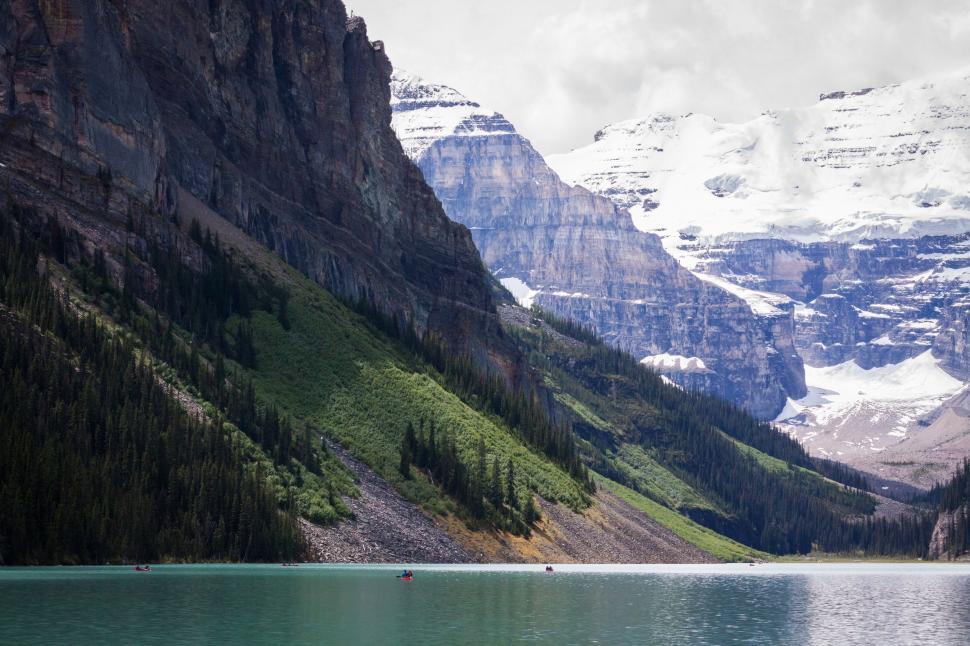 Free Image of Snow Covered Mountains Surrounding Lake 