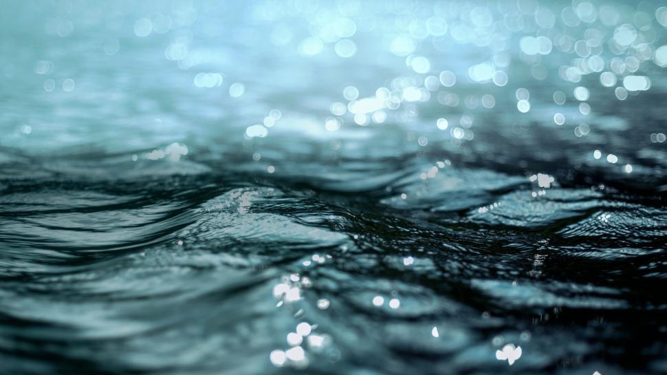 Free Image of Blurry Water With Bubbles 