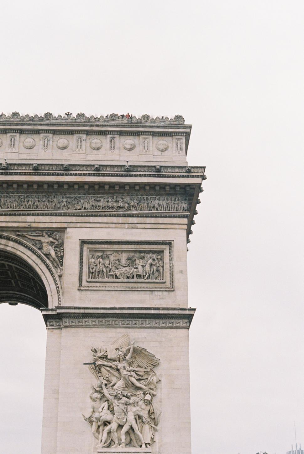 Free Image of Black and White Photo of the Arc of Triumph 