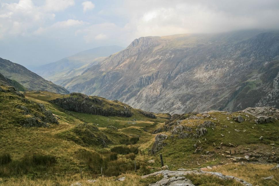 Free Image of Majestic Mountain Range With Grass and Rocks 