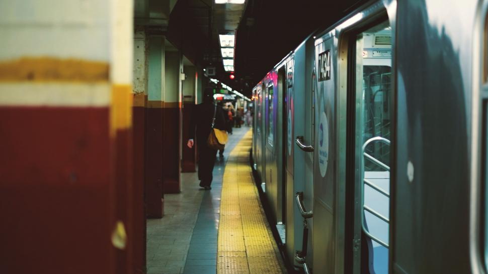 Free Image of Train Pulling Into Train Station Next to Platform 