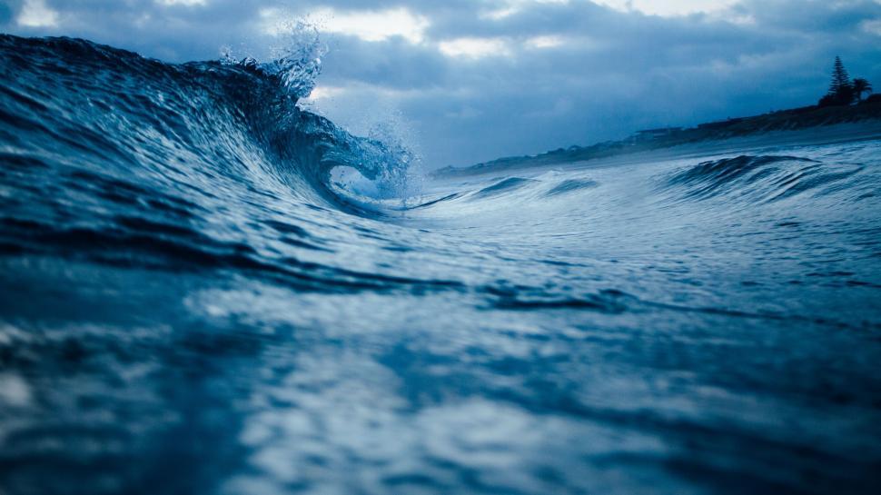Free Image of Majestic Wave in the Middle of the Ocean 