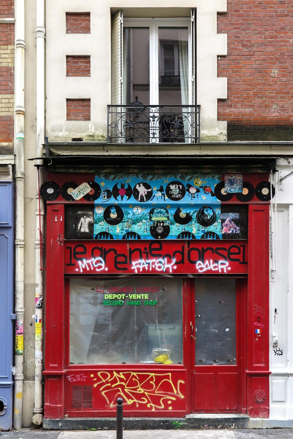 Free Image of Closed shop in Paris 