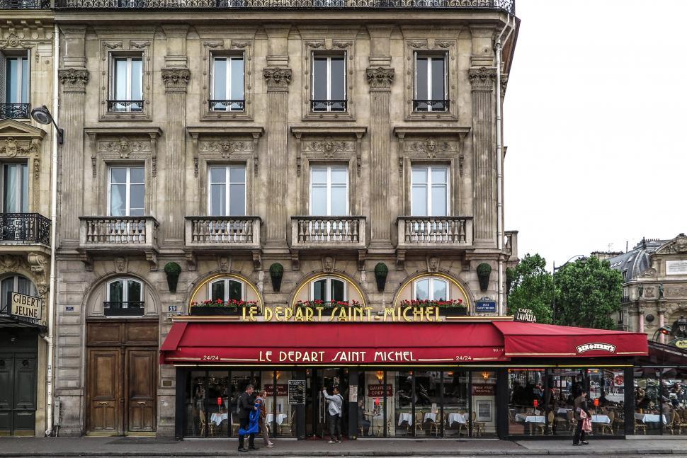 Free Image of Corner building with restaurant 