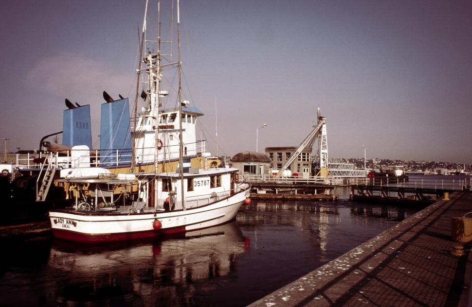 Free Image of Ships at Dock in Seattle 