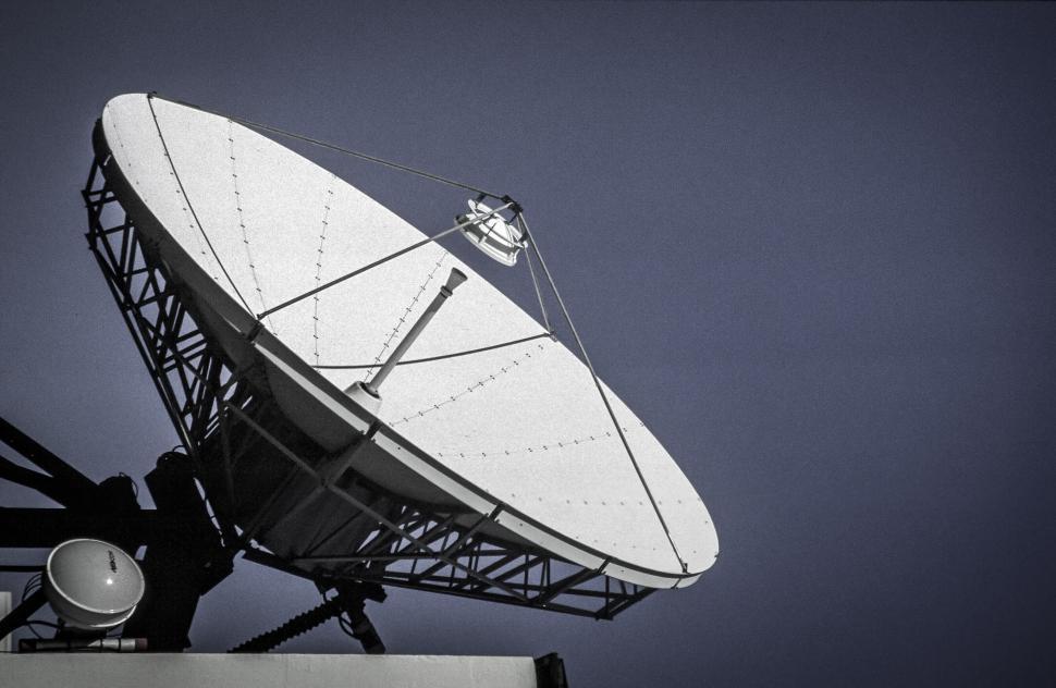 Free Image of Parabolic Antenna 