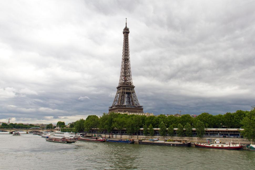 Free Image of  Eiffel Tower 