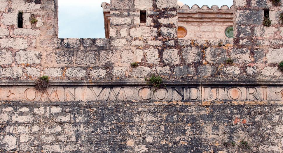 Free Image of Omnium conditori 