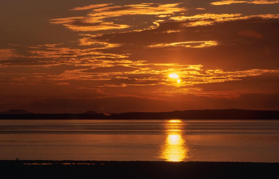 Free Image of Partially obcured sunet 