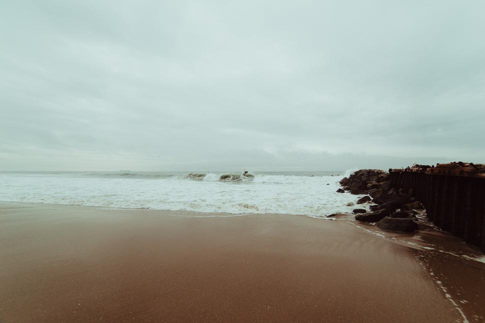 Free Image of Beach With Black and White Aesthetic 