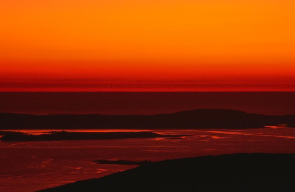 Free Image of Abstract View of Lake 