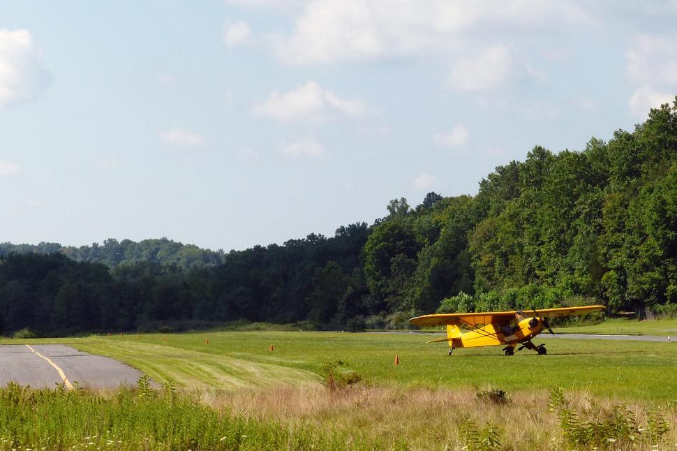 Free Image of Airplane Waiting For Takeoff 
