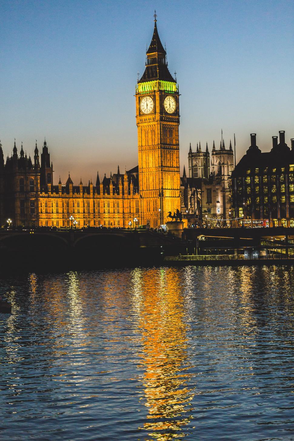 Free Image of Iconic Clock Tower Illuminating City Night 
