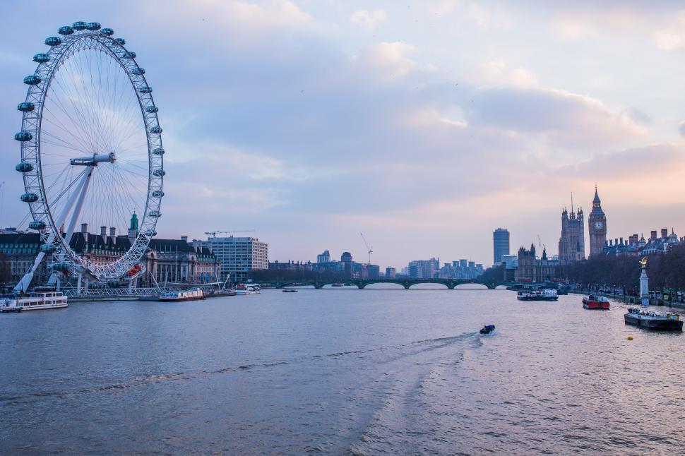 Free Image of Large Ferris Wheel in the Middle of a Body of Water 