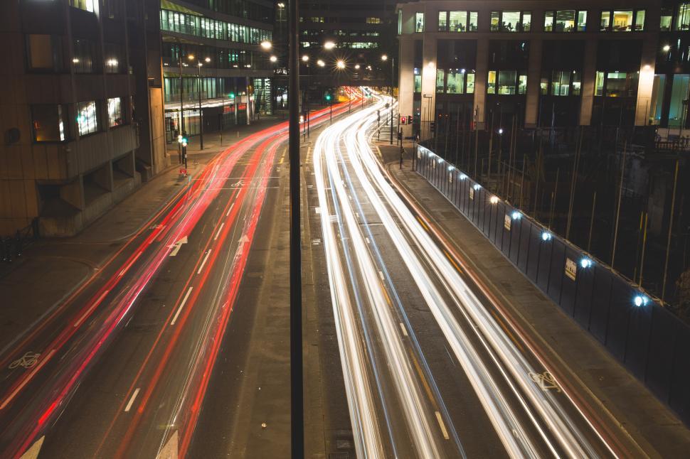 Free Image of Bustling City Street Filled With Nighttime Traffic 