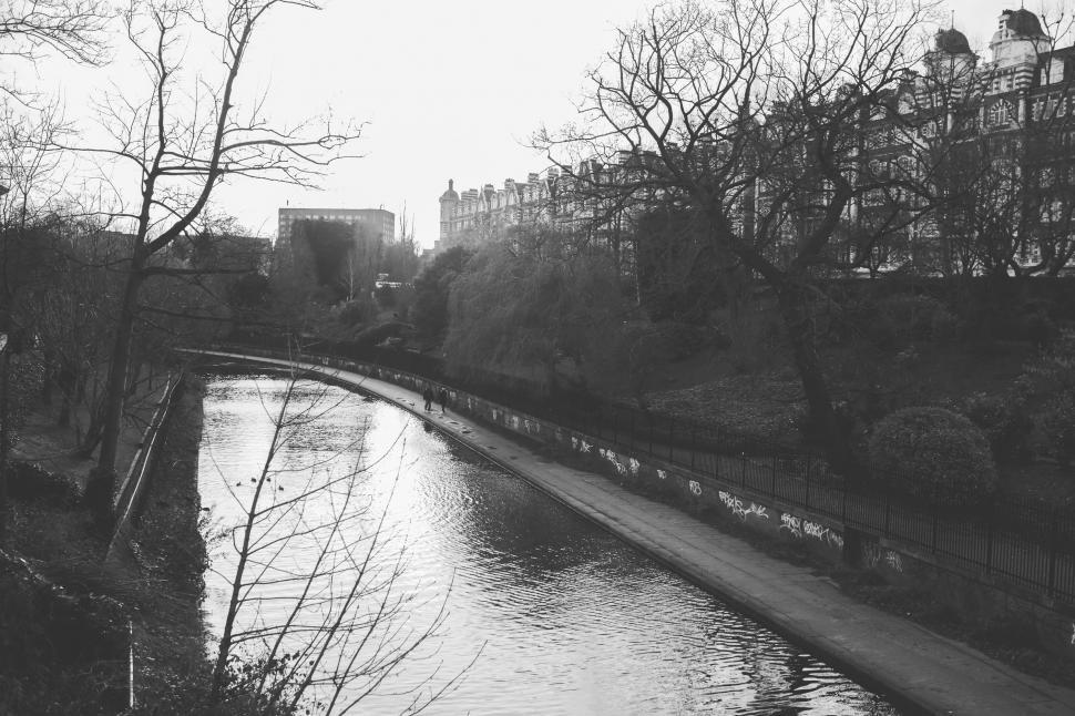 Free Image of River Flowing Through City 