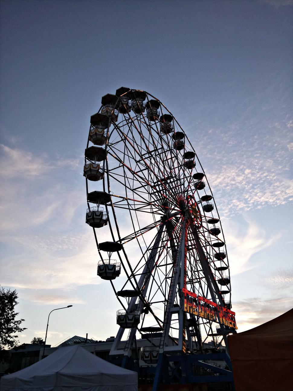 Free Image of Ferris wheel silhouette 
