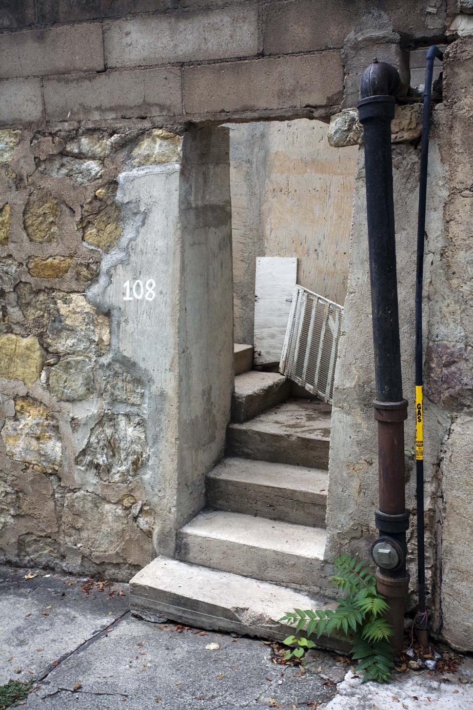 Free Image of Stone steps and entryway 