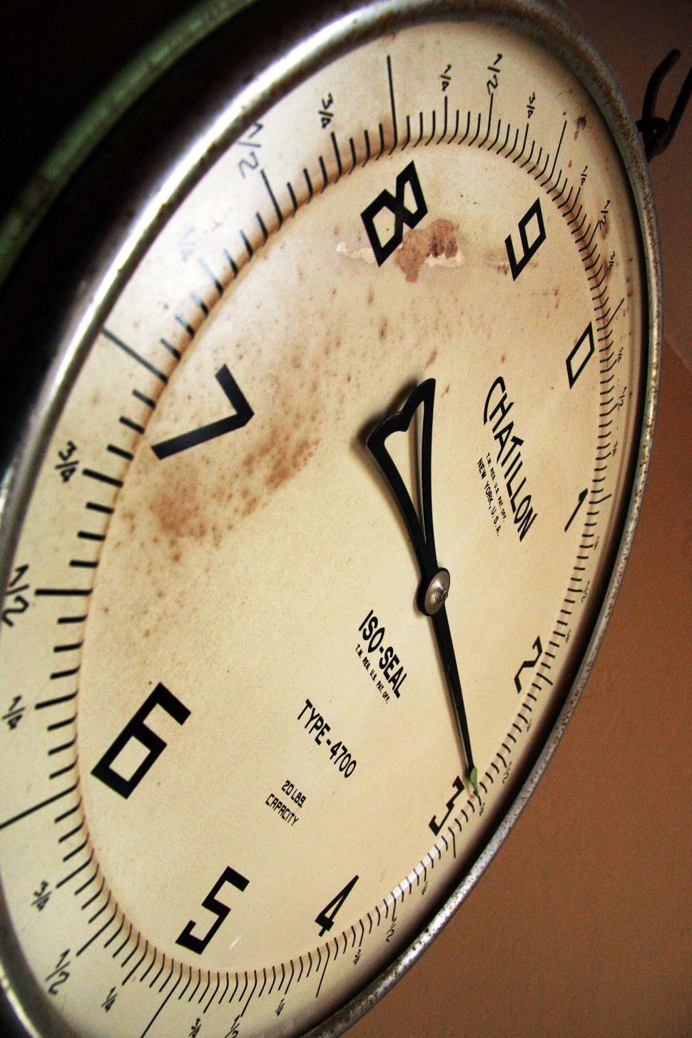 Free Image of Old grocery scale 