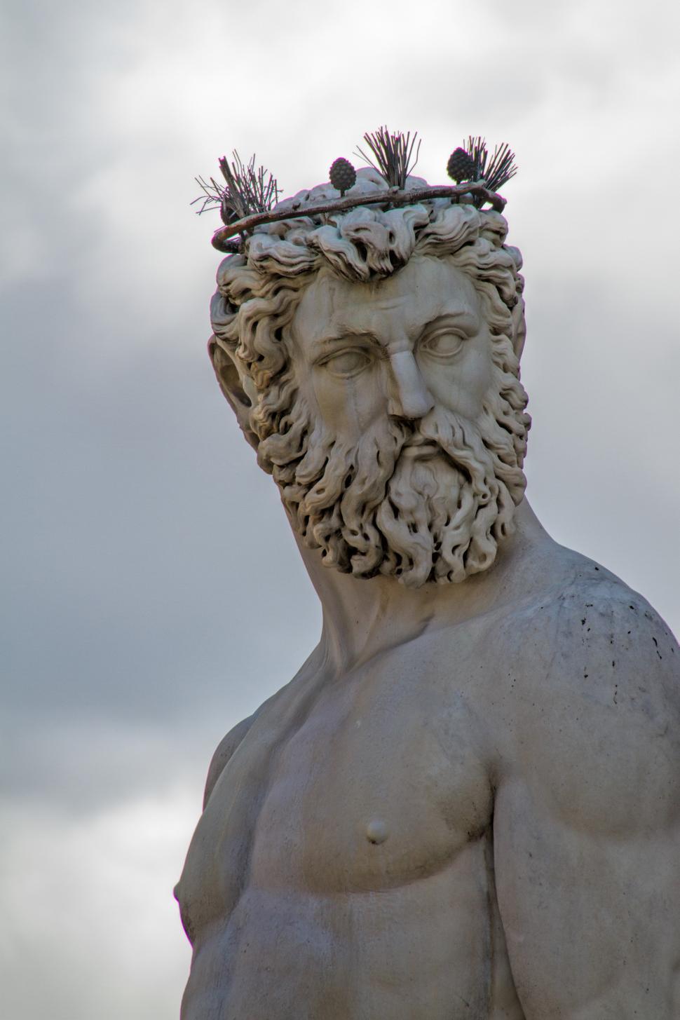 Free Image of Statue of powerfull male figure 