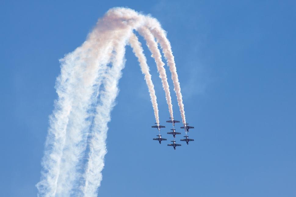 Free Image of Aerobatics show 