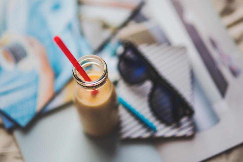 Free Image of Refreshing Smoothie With Straw in Mason Jar 