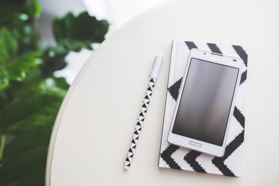Free Image of Cell Phone and Pen on Table 