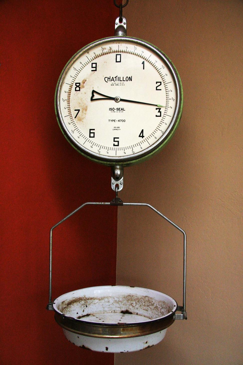 Free Image of vintage grocery scale 