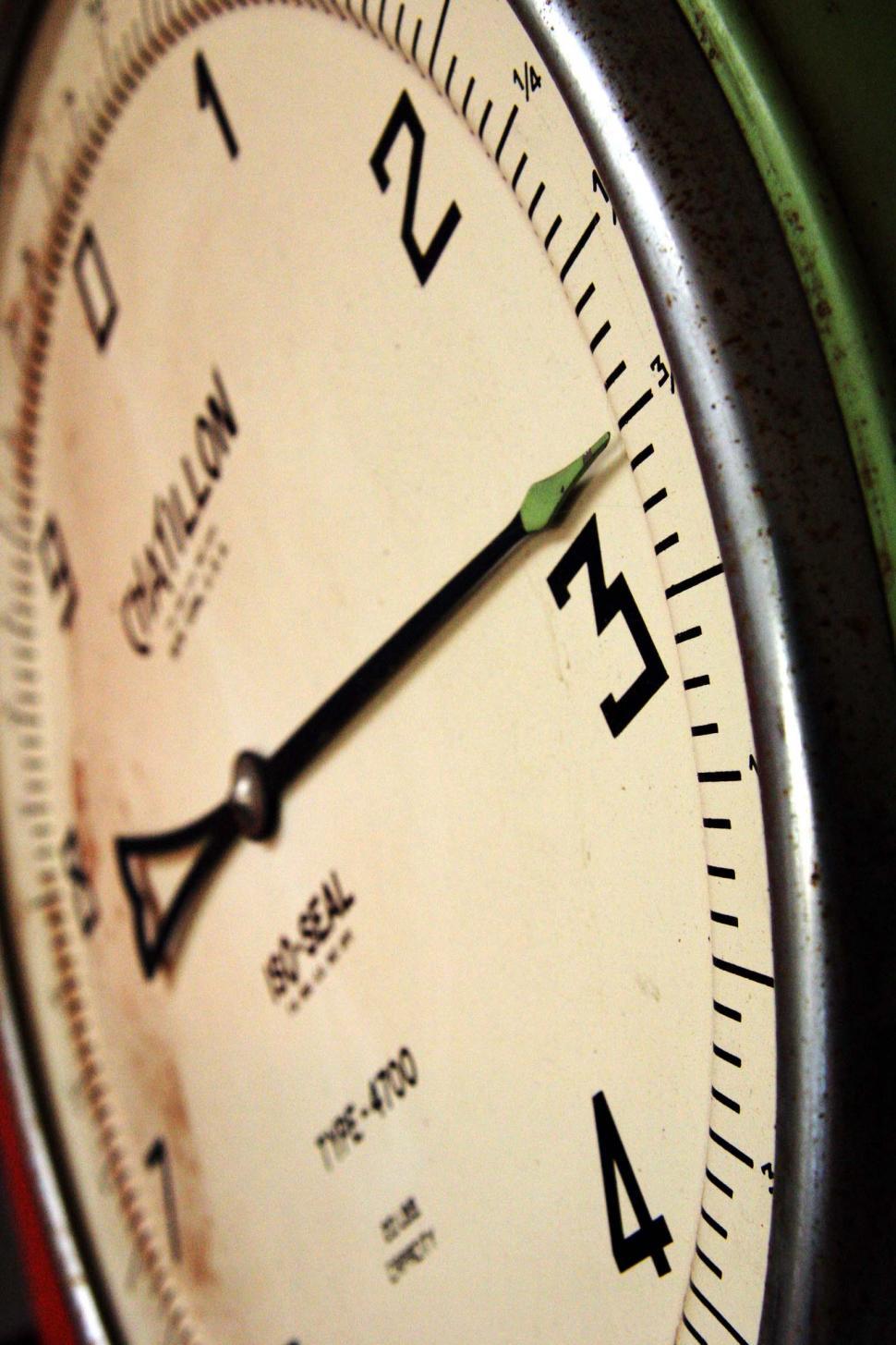 Free Image of Face of vintage grocery scale 