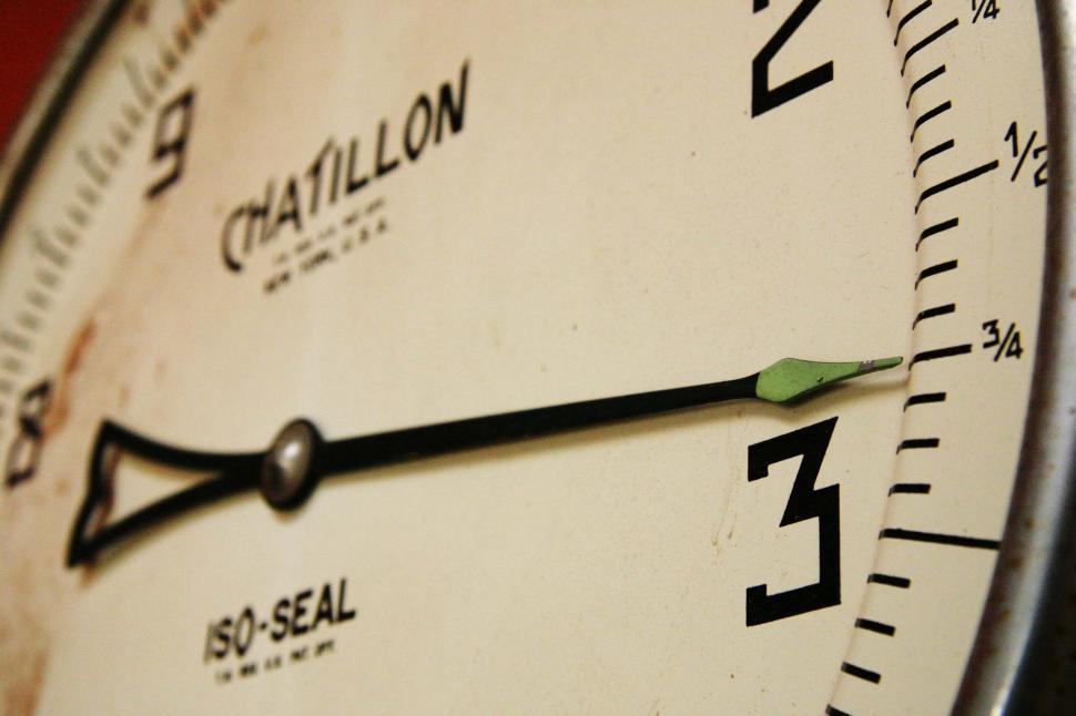 Free Image of Vintage grocery store scale 