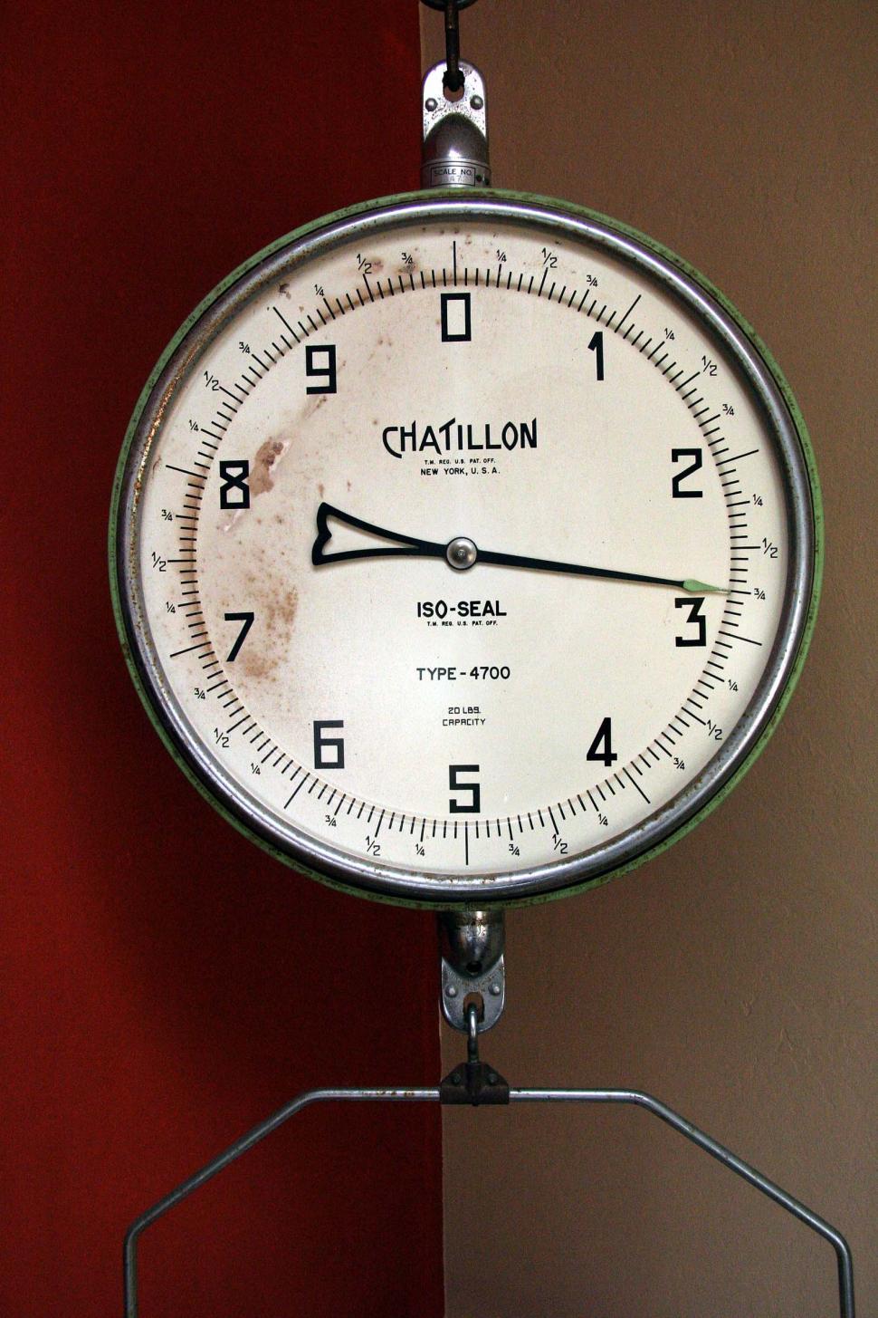 Free Image of Full face of grocery produce scale 