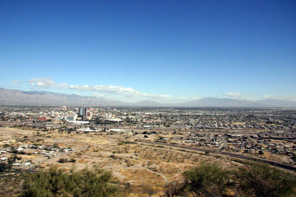 Free Image of Distant city view 