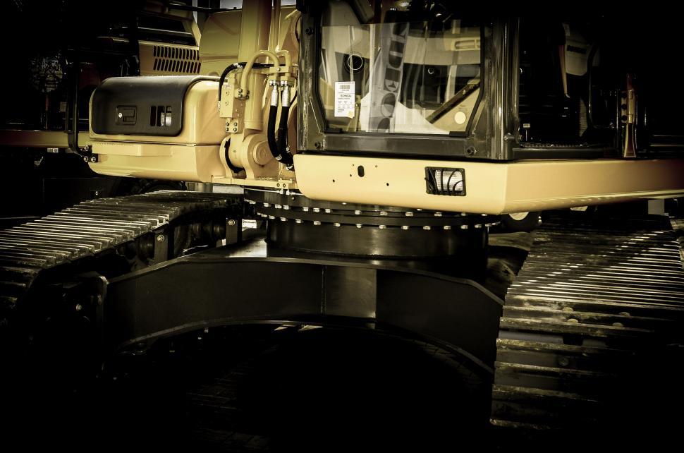 Free Image of Yellow Machine in Dark Room 