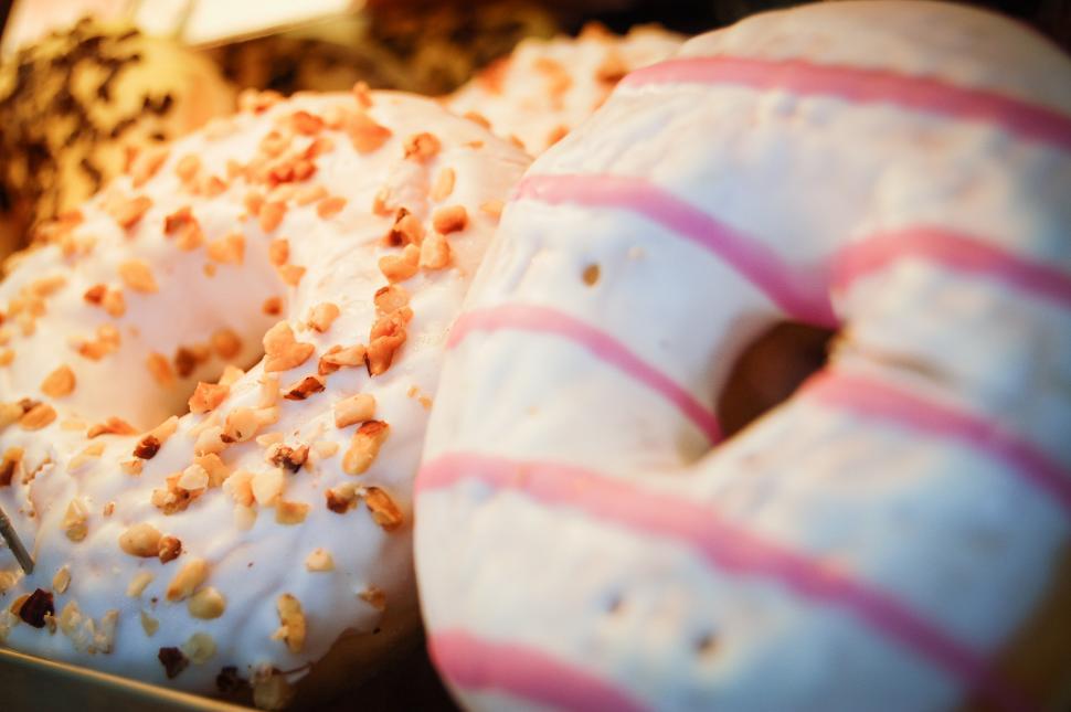 Free Image of Two Doughnuts in a Box 