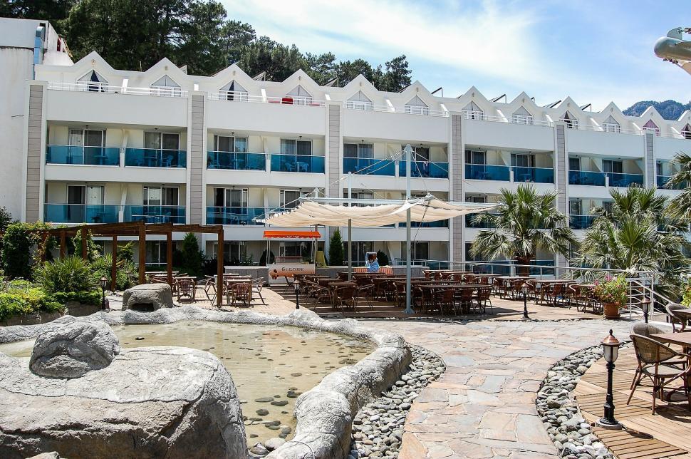 Free Image of Majestic White Building With Fountain 