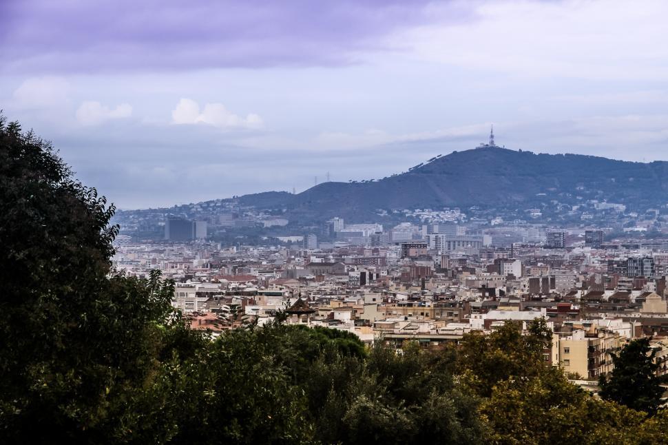 Free Image of Urban City View With Mountain Background 